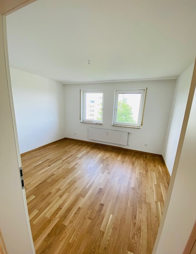 Schlafzimmer 1 1